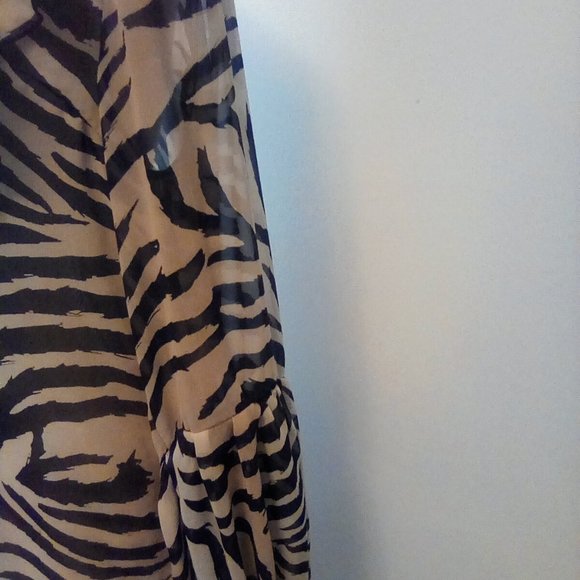 H & M Black and Tan Zebra Print Blouse. Size 10. - Picture 5 of 8